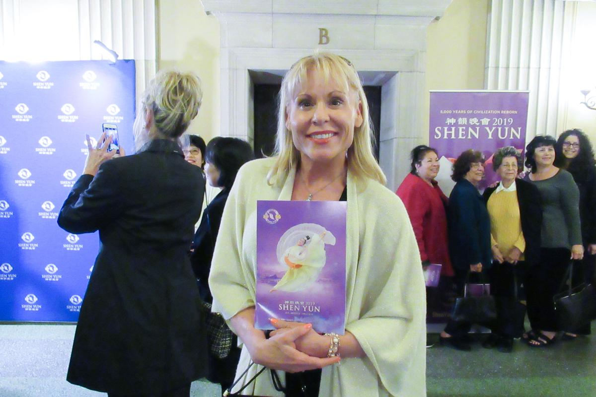 Shen Yun Mesmerizing and Inspiring for Professor