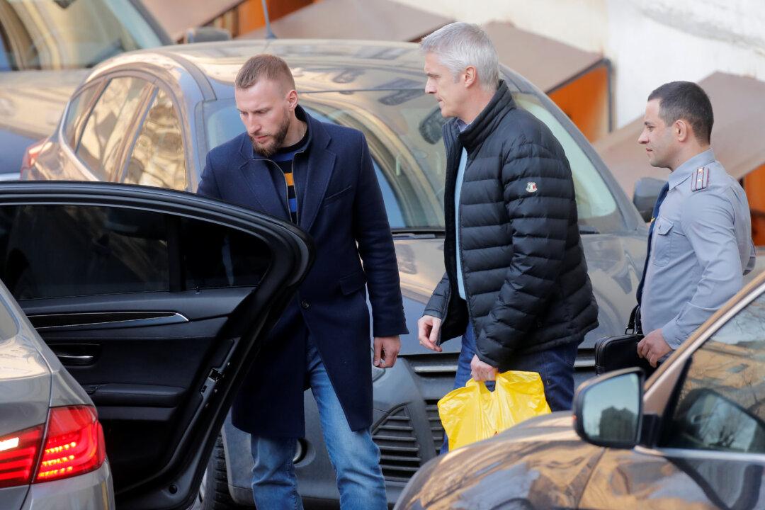 Russia Frees US Investor From Jail in Closely Watched Case