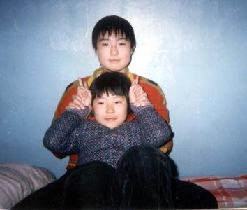 Hou Mingkai's wife and daughter. (Minghui.org)