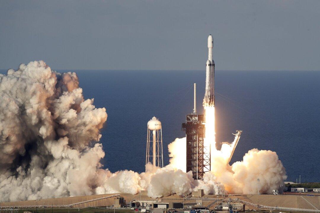 SpaceX Launches Mega Rocket, Lands All 3 Boosters