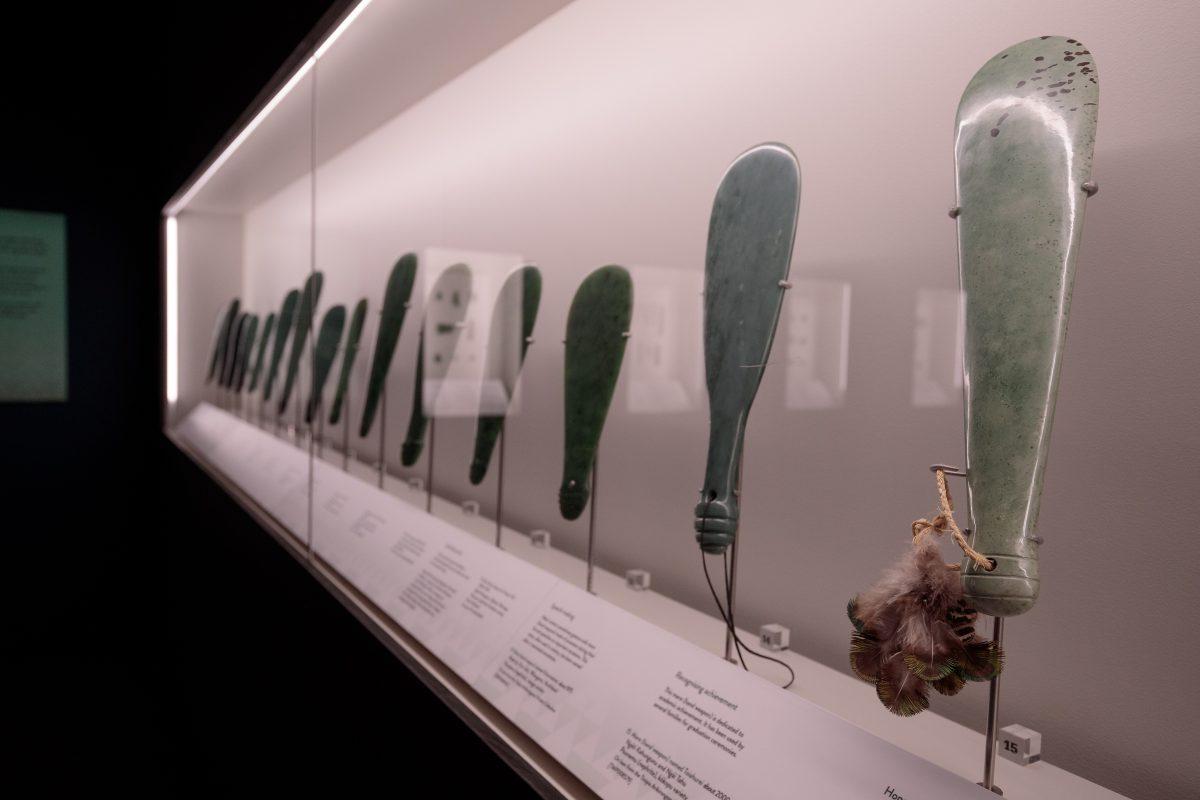 Different shades and shapes of “pounamu mere,” or greenstone clubs. (Canterbury Museum)