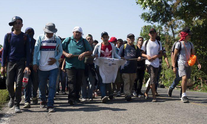 Illegal Immigrants Break Border Gate, Force Their Way Into Mexico