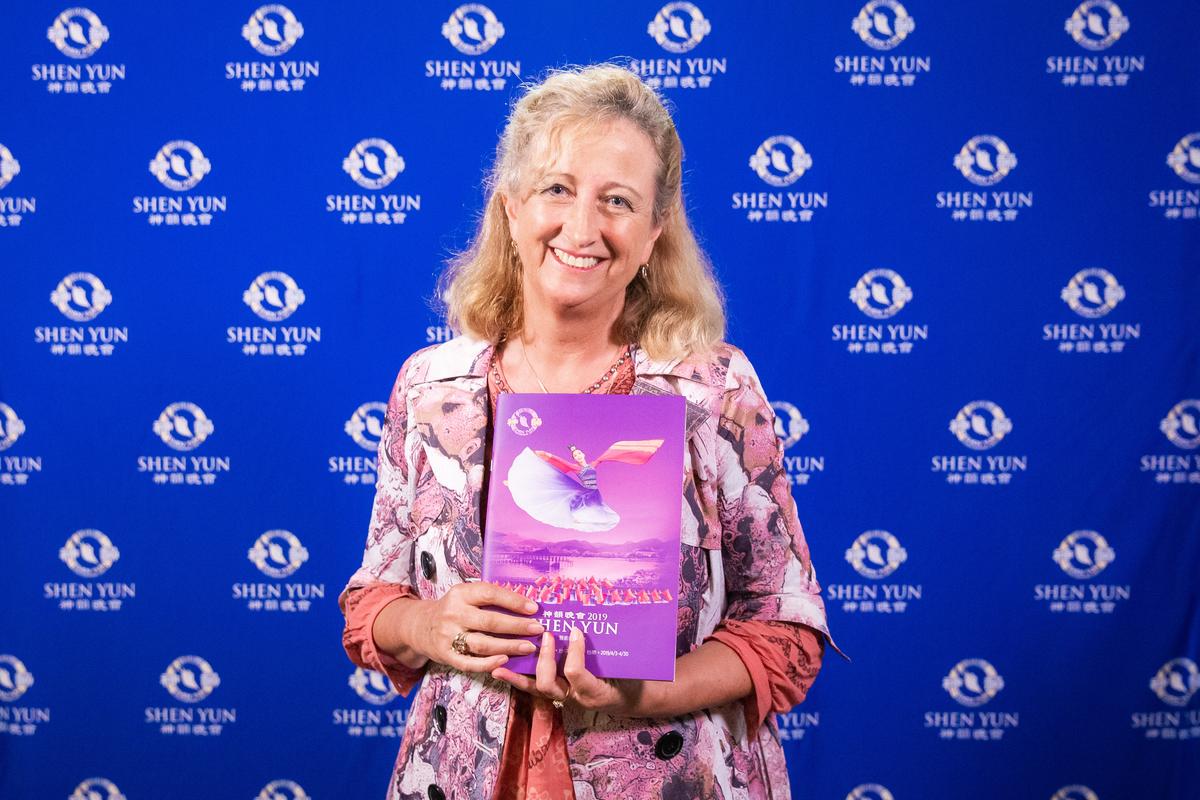 Shen Yun Gives People Hope for the Future, Says Actress