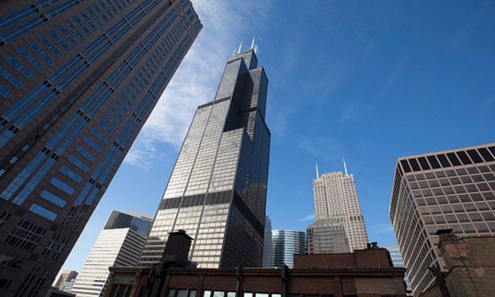Second Time in Five Years: Willis Tower Skydeck Cracks Under Tourists