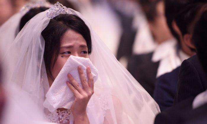 Ex-Girlfriend Crashes Wedding While Wearing Own Wedding Dress