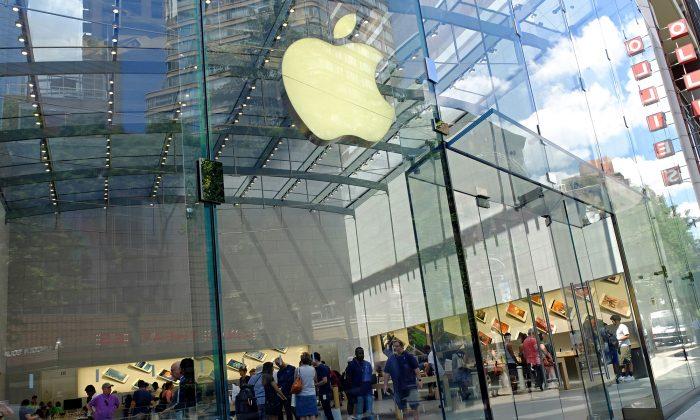 Apple Employee Helped Mom After Autistic Son With Down Syndrome Crashed Into Wall