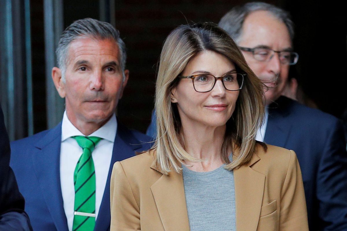Actrress Lori Loughlin and her husband, fashion designer Mossimo Giannulli, leave the federal courthouse after facing charges in a nationwide college admissions cheating scheme, in Boston, Mass., on April 3, 2019. (Brian Snyder/Reuters)