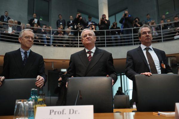 Martin Winterkorn (C), former CEO of Volkswagen, VW executive Gerwin Postel (R) testifying at the Bundestag commission investigating the Volkswagen diesel emissions scandal in Berlin, Germany on Jan. 19, 2017. (Sean Gallup/Getty Images)