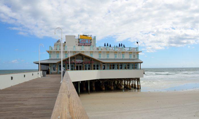 Waitress Breaks Foot Jumping Off Daytona Pier to Rescue Boy She Spotted From Restaurant
