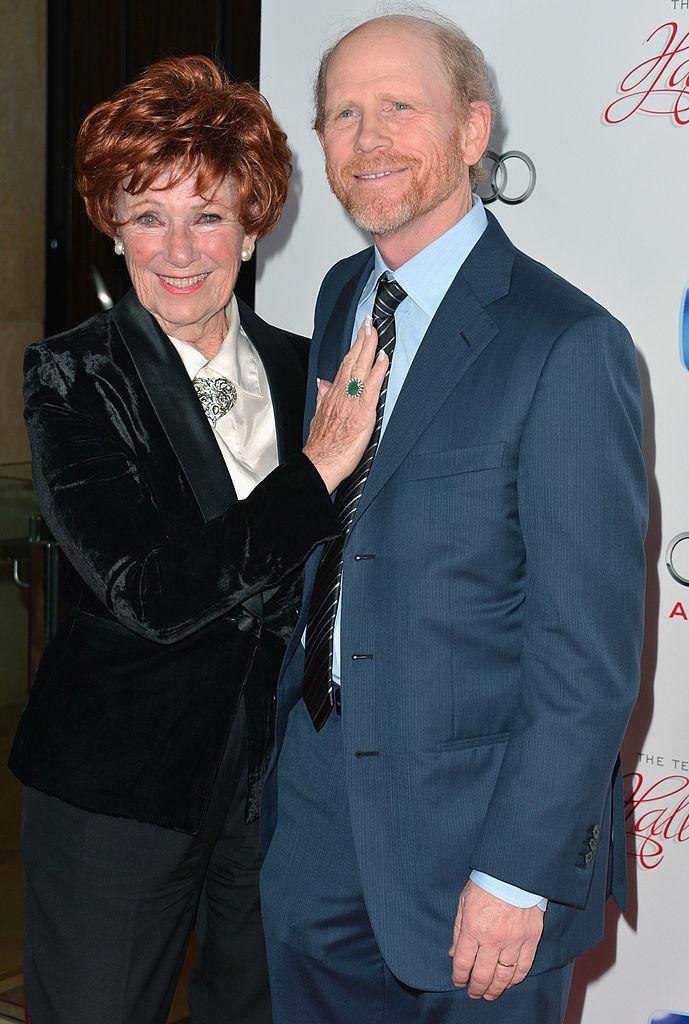 Marion Ross and Ron Howard attend a Gala at The Beverly Hilton Hotel on March 11, 2013 (©Getty Images |  <a href="https://www.gettyimages.com/detail/news-photo/actors-marion-ross-and-ron-howard-attend-the-academy-of-news-photo/163537057">Alberto E. Rodriguez</a>)
