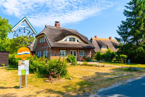 Traditional houses with thatched roofs for rent in Mittelhagen village. (Pawel Kazmierczak/Shutterstock)