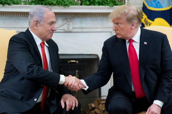 U.S. President Donald Trump (R) and Israeli Prime Minister Benjamin Netanyahu (L) shake hands in the Oval Office of the White House in Washington, on March 25, 2019. (Michael Reynolds - Pool/Getty Images)