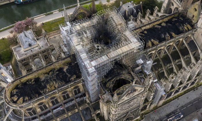Man and Girl From Viral Photo Taken Before Notre Dame Fire Are Found