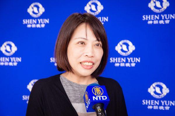 Chen Jing-ping, director of the Cultural Affairs Bureau at the Keelung government, enjoyed Shen Yun at the Keelung Cultural Center Performance Hall in Keelung on April 18, 2019. (Chen Po-chou/The Epoch Times)