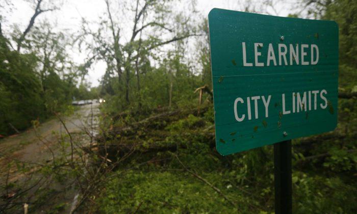 Storms Batter South, Kill 2 in Mississippi, 1 in Alabama