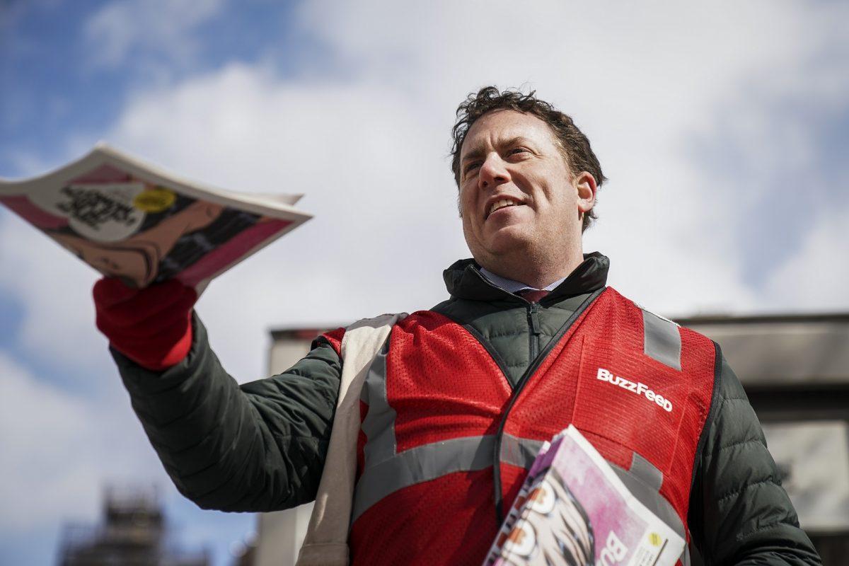 Ben Smith, editor-in-chief of BuzzFeed, hands out free copies of a BuzzFeed newspaper outside the Union Square subway station in New York City on March 6, 2019. (Photo by Drew Angerer/Getty Images)