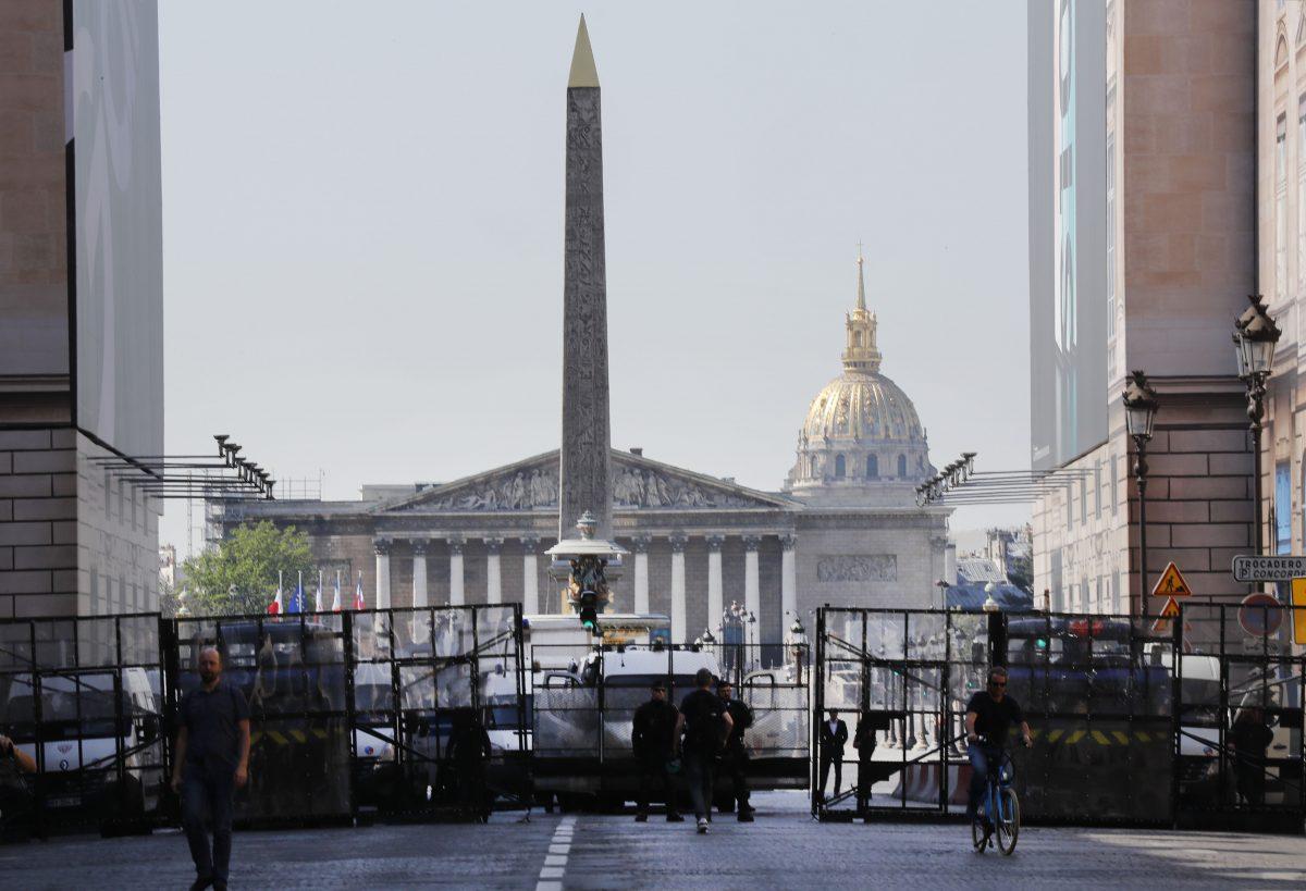 Police seal off an area around the Place de la Concorde prior to a yellow vest demonstration in Paris, Saturday, on April 20, 2019. (Michel Euler/AP Photo)