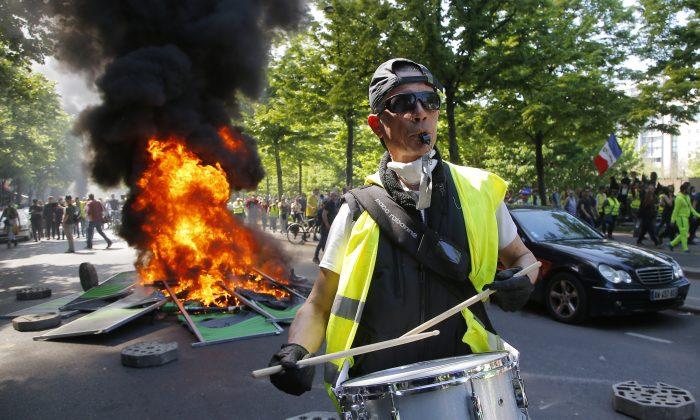 Yellow Vest Anger Burns in France, Fueled by Notre Dame Fire