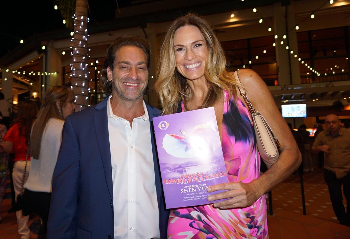 Audience Members Moved to Tears After Learning About Lack of Religious Freedom in Modern China