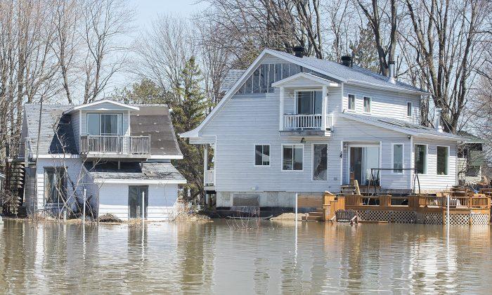Over 2500 Quebec Residences Flooded, Risk of More to Come