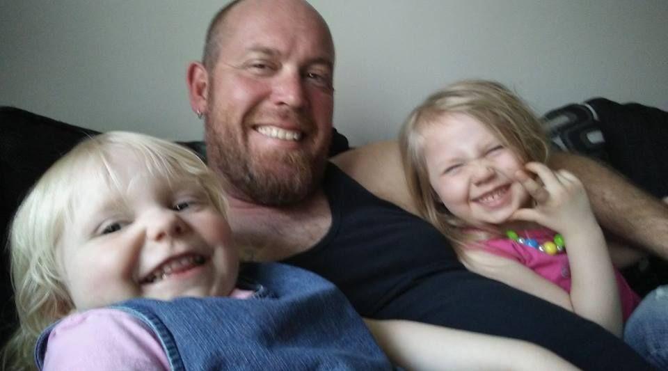 Jared Mosgrove, 44 with his two children in an undated photo. <a href="https://www.gofundme.com/single-dad-loses-all-to-fire">(Jada Haughey /GoFundMe)</a>