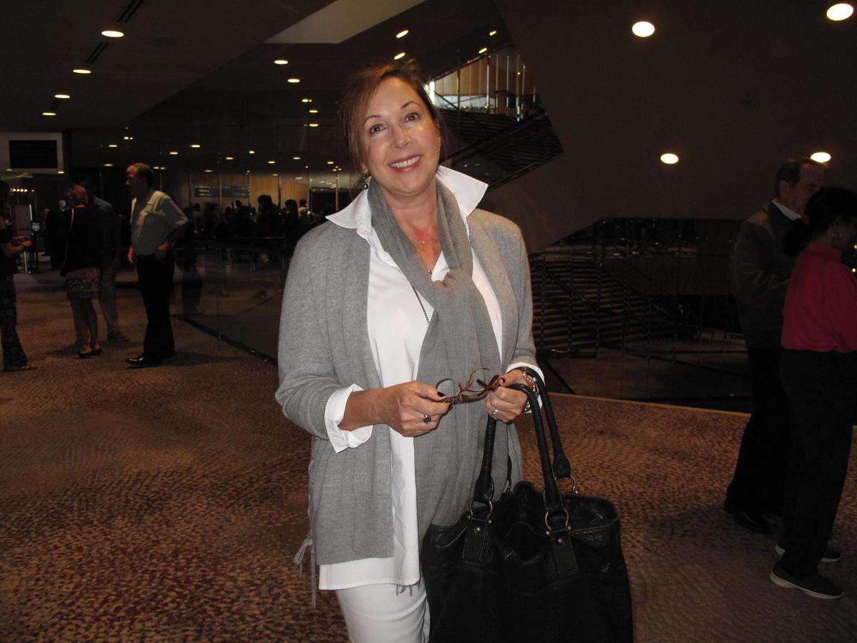 Interior Designer Praises Shen Yun’s Costumes, Sets for Enhancing Storytelling