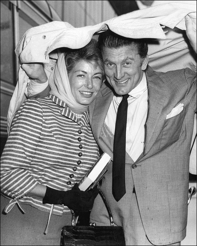 Kirk Douglas and Anne Buydens pose for photographers at the London airport on Aug. 18, 1958 (©<a href="https://www.gettyimages.com/detail/news-photo/film-actor-kirk-douglas-and-his-wife-anne-pose-for-news-photo/51499991">Getty Images</a>)