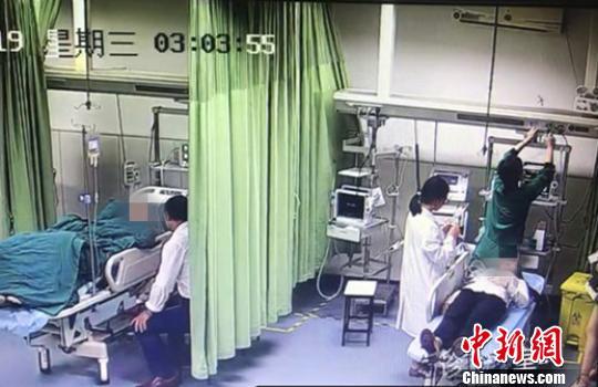 The woman recovered after treatment at hospital. (Screenshot/Chinanews)