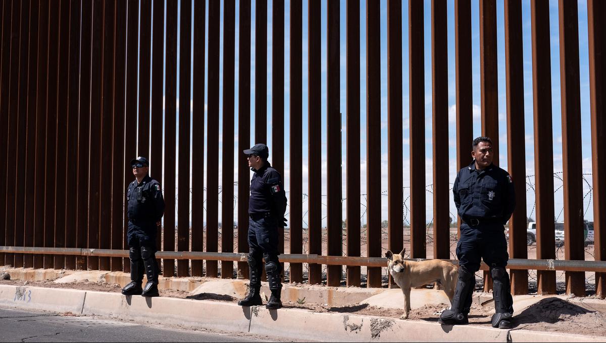 Over 1,300 Migrants Break out of Mexican Detention Facility