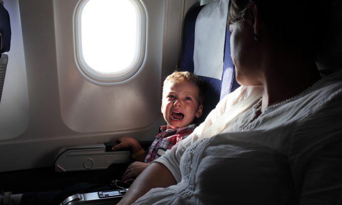 Mom Tears Up When Cranky Kids Annoy Passengers on Plane, So Flight Crew Hands Her a Note
