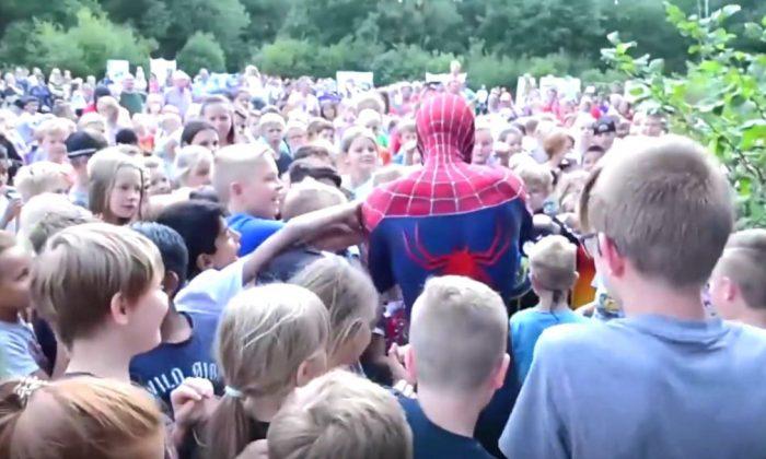 “Spider-man” Surprises Over 400 Kinds In Heartwarming Video