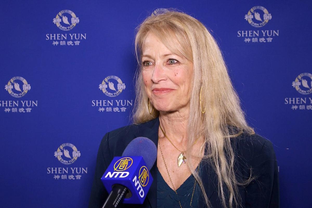 Interior Designer Blown Away by Shen Yun’s Use of Color