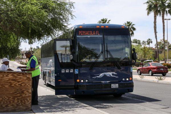 A Greyhound bus picks up about 18 Central Americans who crossed the border illegally days ago, in Yuma, Ariz., on April 14, 2019. (Charlotte Cuthbertson/The Epoch Times)