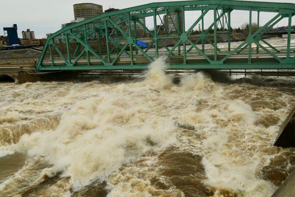 The Chaudière Bridge over the Ottawa River was closed due to concerns of high water levels, seen here on April 28, 2019. (Jonathan Ren/The Epoch Times)