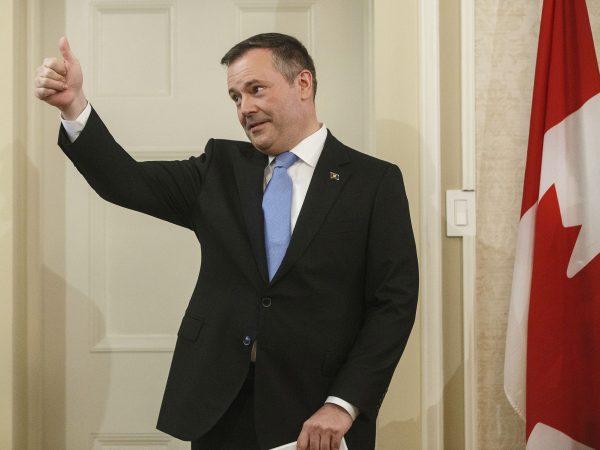 Jason Kenney gives a thumbs up as he is sworn in as premier of Alberta in Edmonton on April 30, 2019. (Jason Franson/The Canadian Press)