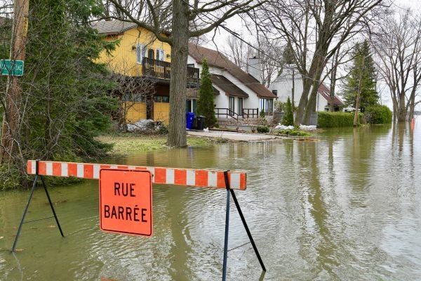 Houses and streets are flooded near Saratoga, Gatineau in Quebec on April 30, 2019. (Jonathan Ren/The Epoch Times)