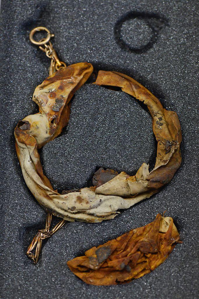 ©Getty Images | <a href="https://www.gettyimages.com/detail/news-photo/gold-necklace-that-was-found-by-curators-of-auschwitz-news-photo/532588158">BARTOSZ SIEDLIK</a>
