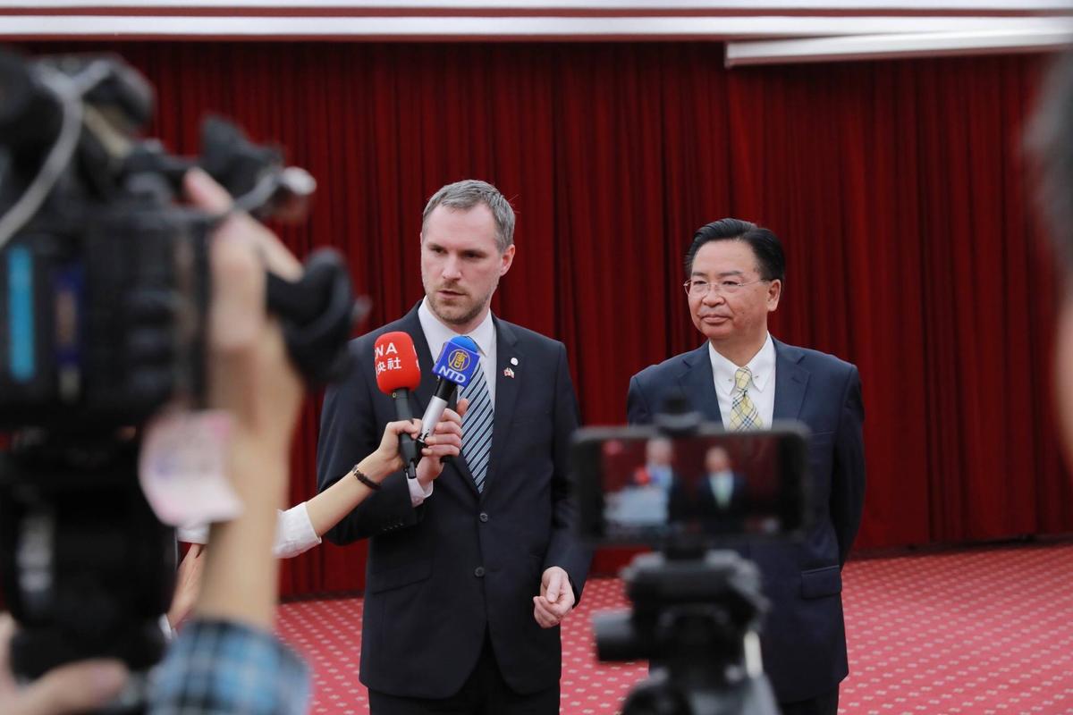 Prague City Mayor Zdeněk Hřib talks to media about China during his visit to Taiwan on March 29, 2019. (Zdeněk Hřib, Mayor of Prague/Facebook)