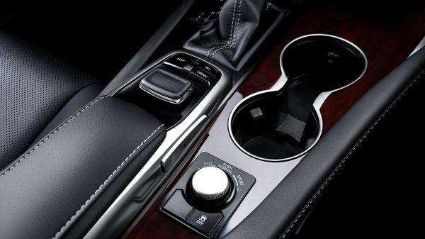 The Remote Touch device behind the shifter. (Courtesy of Lexus)