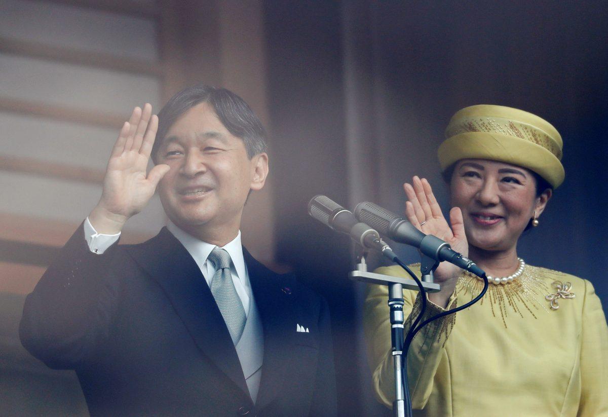 Japan's head of state Naruhito and his wife Masako greet well-wishers during their first public appearance at the royal palace in Tokyo, Japan, on May 4, 2019. (Issei Kato/Reuters)