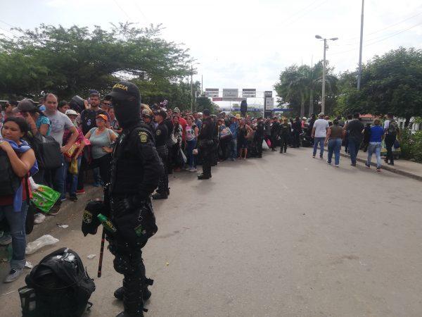 Queues to re-enter Venezuela at the Colombian side of the Simón Bolívar Bridge bulge as security forces restore order on May 3, 2019. (Luke Taylor for The Epoch Times)