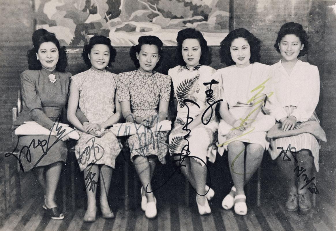 Six of China’s seven most renowned female singers of the 1940s. At this point, the qipao featured a wide range of different styles and patterns. (Public Domain)