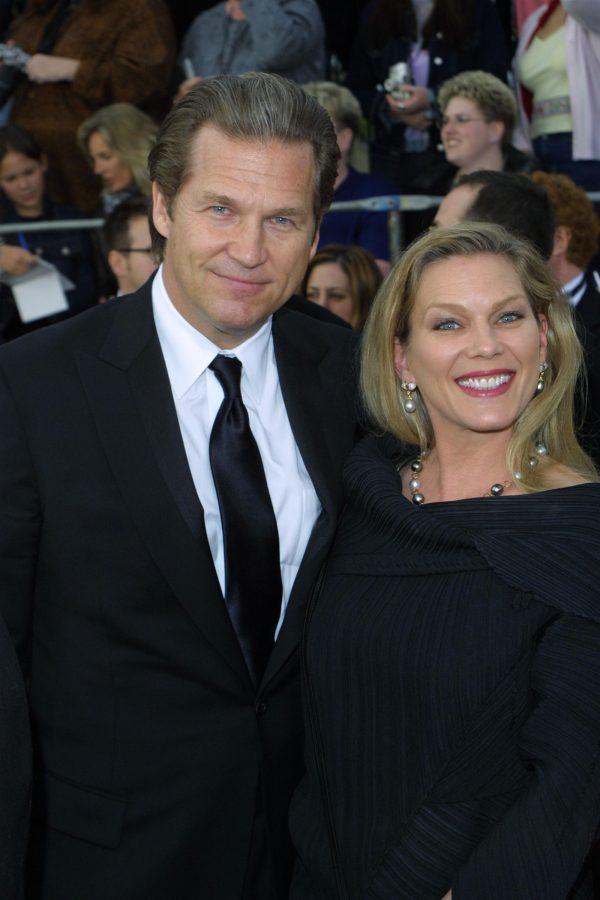 Bridges and Geston at the Shrine Auditorium in Los Angeles, 2001 (©Getty Images | <a href="https://www.gettyimages.com/detail/news-photo/actor-jeff-bridges-and-wife-susan-geston-attend-the-7th-news-photo/816041">Jason Kirk</a>)