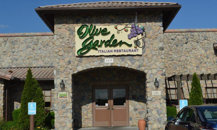 Couple Arrested for Child Abuse After Olive Garden Waitress Posted Photo of Them Online