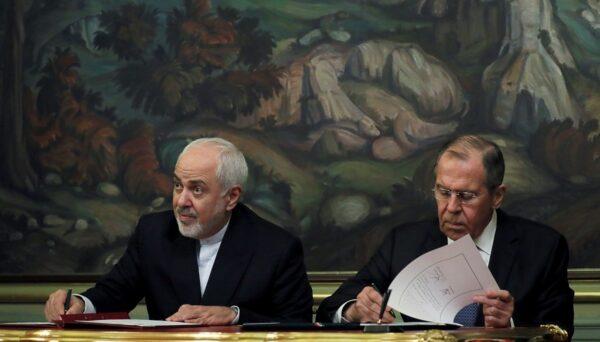 Russian Foreign Minister Sergei Lavrov (R) and his Iranian counterpart, Mohammad Javad Zarif, attend a press conference in Moscow on May 8, 2019. (Evgenia Novozhenina/Reuters)