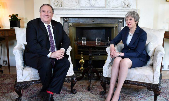 No Time to Go ‘Wobbly’: Pompeo Scolds Britain Over China and Huawei