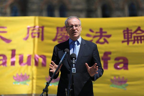 Liberal MP Borys Wrzesnewskyj speaks at an event celebrating Falun Dafa Day on Parliament Hill, Ottawa, on May 8, 2019. (Jonathan Ren/The Epoch Times)