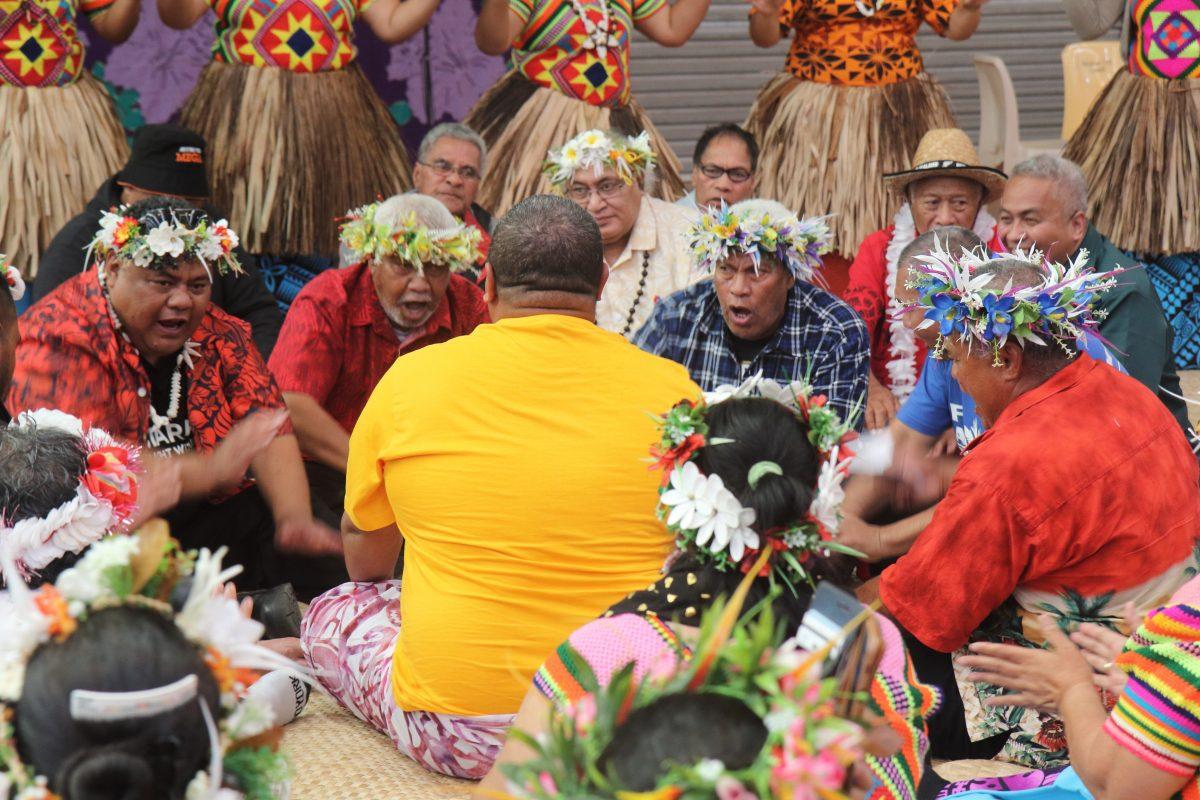 Tuvaluan men drum on the mat as they sing and chant along with the whole community, and the ladies dance the traditional "fatele" in the background. (Lorraine Ferrier/The Epoch Times)