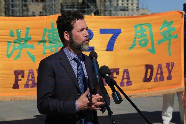 Conservative MP Scott Reid speaks at an event celebrating Falun Dafa Day in Parliament Hill, Ottawa, on May 8, 2019. (Jonathan Ren/The Epoch Times)