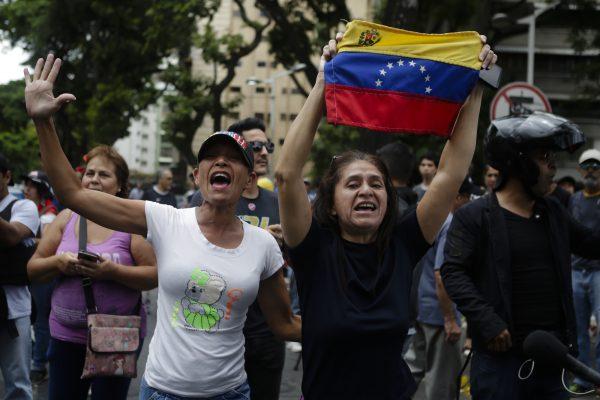 Venezuelans protest against the Nicolas Maduro regime on May 4, 2019, in Caracas, Venezuela. (Eva Marie Uzcategui/Getty Images)